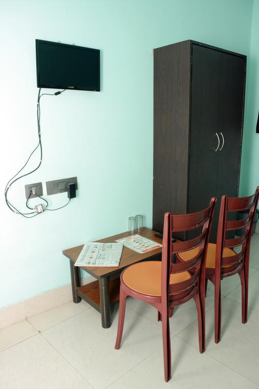 Hotel Nirmal Inn Μπουμπάνεσβαρ Δωμάτιο φωτογραφία