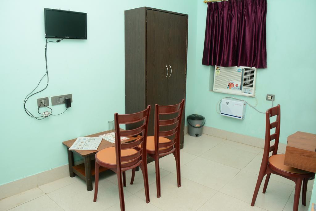 Hotel Nirmal Inn Μπουμπάνεσβαρ Δωμάτιο φωτογραφία