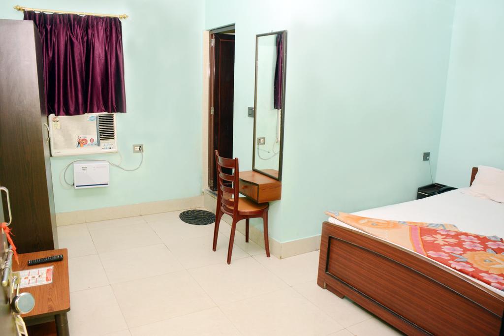 Hotel Nirmal Inn Μπουμπάνεσβαρ Δωμάτιο φωτογραφία