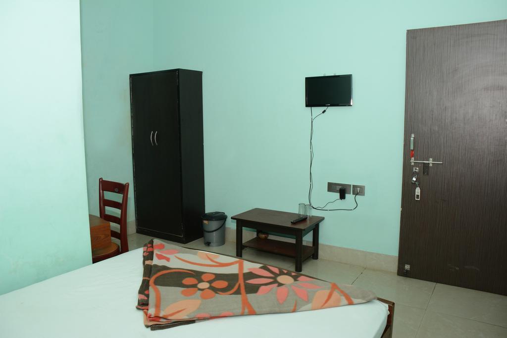 Hotel Nirmal Inn Μπουμπάνεσβαρ Δωμάτιο φωτογραφία