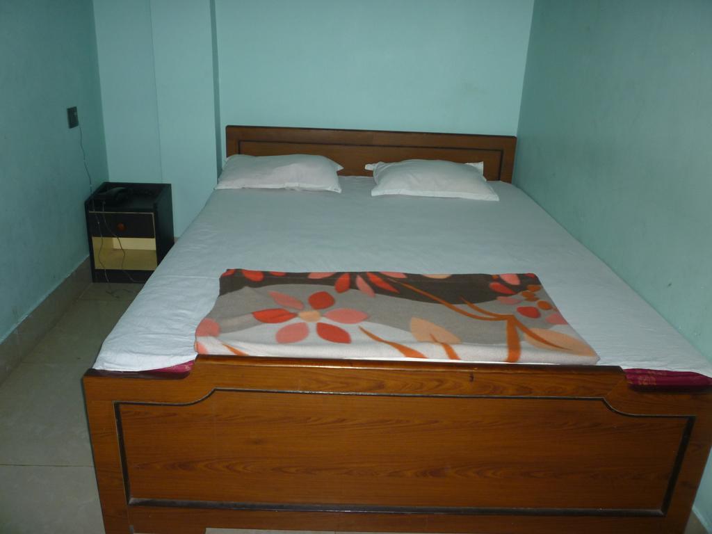 Hotel Nirmal Inn Μπουμπάνεσβαρ Δωμάτιο φωτογραφία