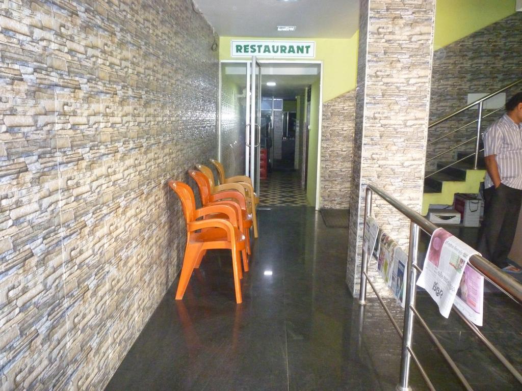Hotel Nirmal Inn Μπουμπάνεσβαρ Εξωτερικό φωτογραφία